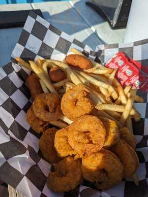 Molly's Beachside Bar & Grill, Atlantic Beach