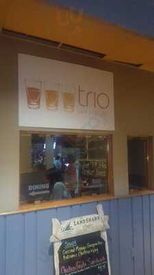 Trio Bar & Grill