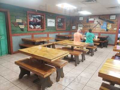 DJ's Bar B Que, Clute