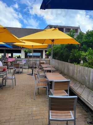Red Fox Beach Bar & Grill