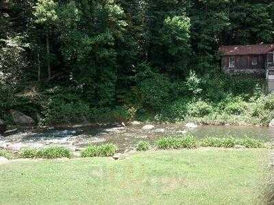 Geneva Riverside Lodging and Tiki Bar & Grill, Lake Lure