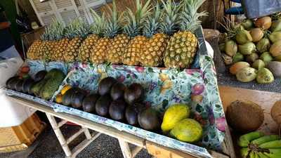 Big Mama’s Tropical Fruit and Drinks