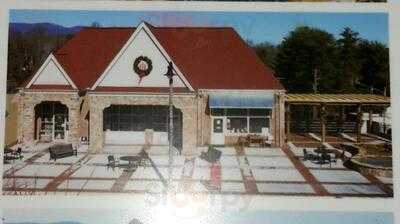 Huckleberry's, Tryon