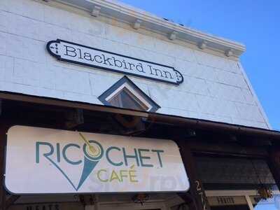 Blackbird Inn And Ricochet Cafe