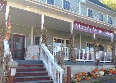 Mom's Apple Pie, Occoquan