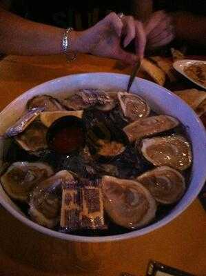 Castaways Raw Bar & Grill