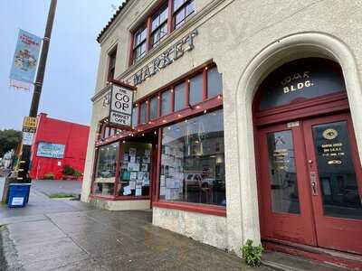 Arena Market & Cafe