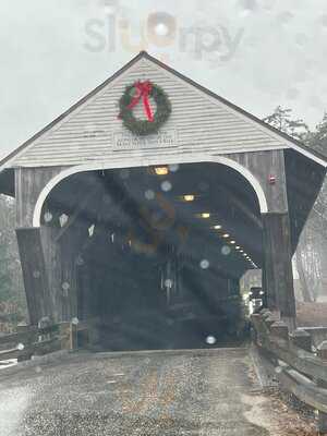 Covered Bridge Farm Table