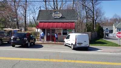 Sundaes Ice Cream Parlor, Towaco