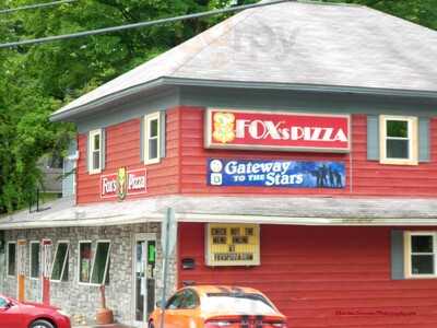 Fox's Pizza Den