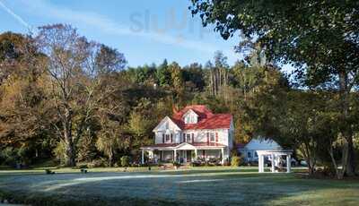 Doughton Hall Bed & Breakfast, Laurel Springs