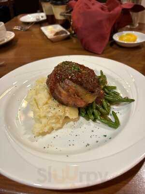 The Keeter Center-Dining