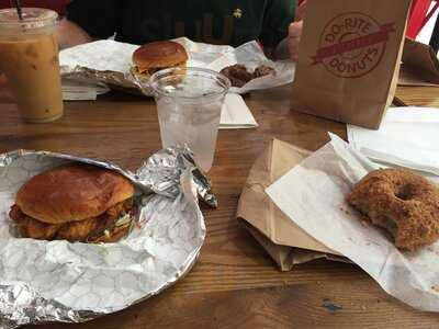 Do-rite Donuts & Chicken - Streeterville