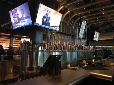 Yard House, Kansas City