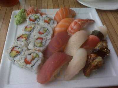 Mahi's Seafood And Sushi