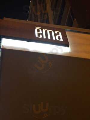 Ema, Chicago