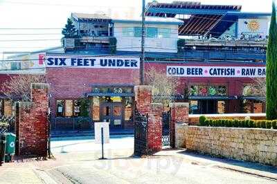 Six Feet Under Pub & Fish House