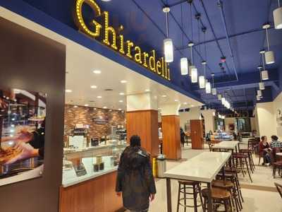 Ghirardelli Ice Cream & Chocolate Shop, Chicago