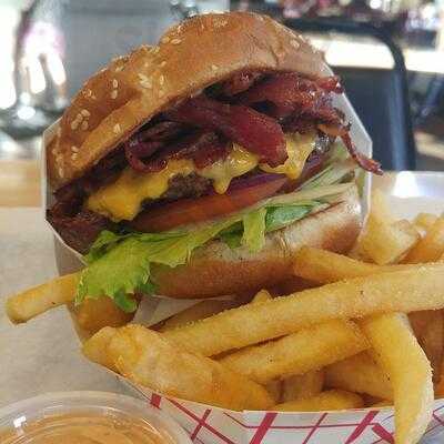 California Burgers And Deli