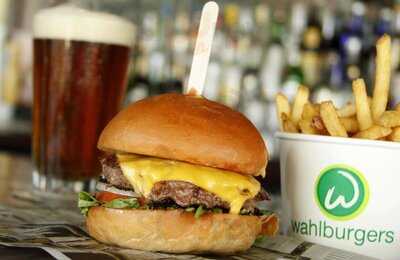 Wahlburgers, Raleigh