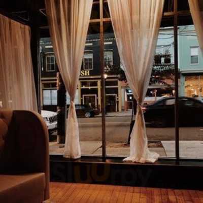 Pearl Restaurant Lounge & Martini Bar