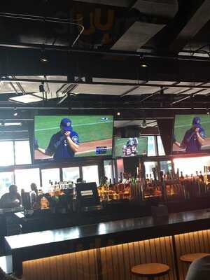 Budweiser Brickhouse Tavern, Chicago