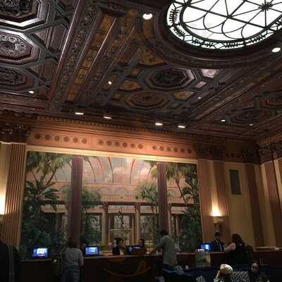 Gallery Bar and Cognac Room