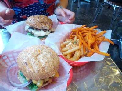 Pearl's Deluxe Burgers, San Francisco