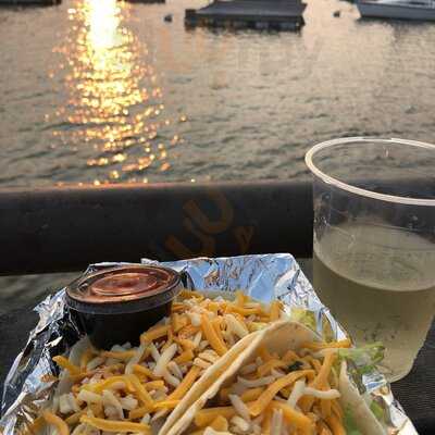 Lola on the Lake, Minneapolis