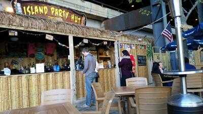 Island Party Hut, Chicago