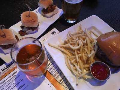 HQ Gastropub - Woodland Hills