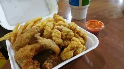 St. Louis Fish & Chicken Grill, Saint Louis