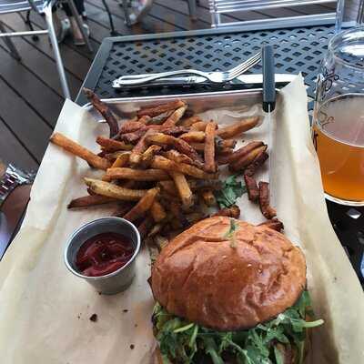 Magnuson Cafe & Brewery, Seattle