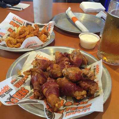 Hooters, Charlotte