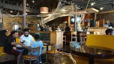 Delightful Eatz Restaurant - 421 Hookah Bar and Lounge