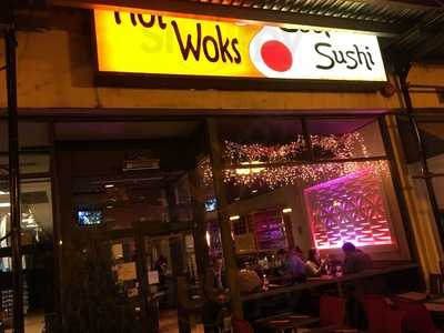 Hot Woks Cool Sushi - Willis Tower, Chicago