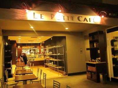 Le Petit Cafe