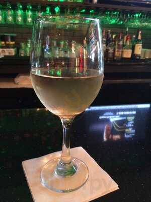 Red Moon Restaurant & Lounge