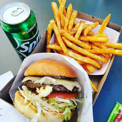 Upstage Burger, Los Angeles