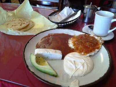 Panaderia & Pupuseria Ilobasco, Los Angeles