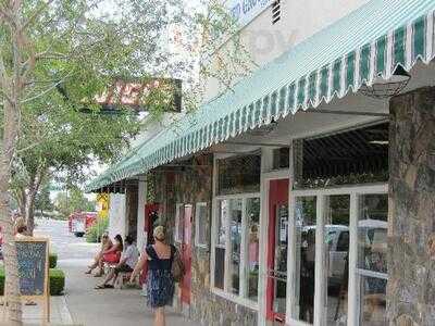 Luigi's Restaurant & Delicatessen, Bakersfield