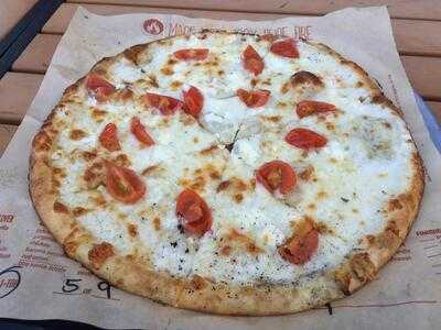 Blaze Pizza, Bakersfield