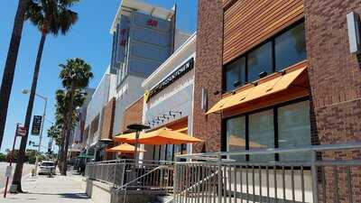 California Pizza Kitchen At The Pike Outlet