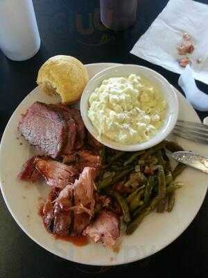 Champs Smokehouse BBQ, Bakersfield