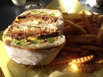 Leo's Burgers, Bakersfield