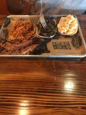 Maverick's Smokehouse & Taproom