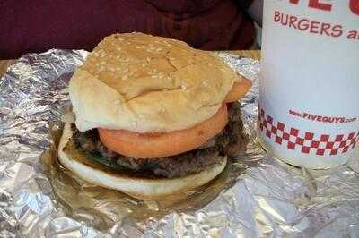 Five Guys, Alexandria