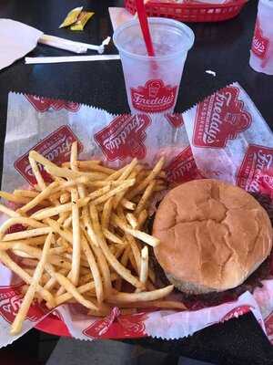 Freddy's Frozen Custard & Steakburgers, Bakersfield