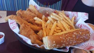 Raising Cane's Chicken Fingers, Henderson