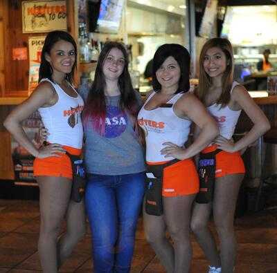 Hooters, Baton Rouge